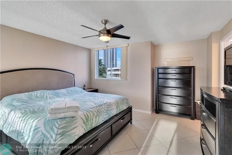 Le Montcalm #402 image #16