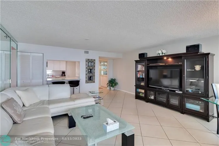 Le Montcalm #402 image #17