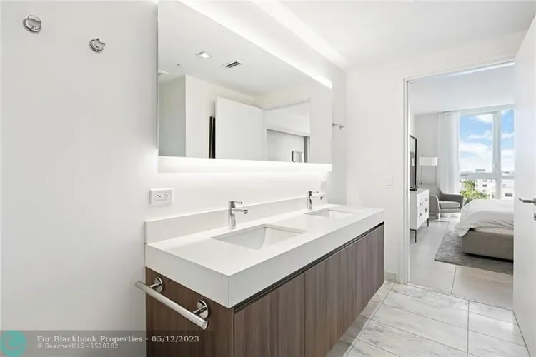 Tiffany House #709 image #12