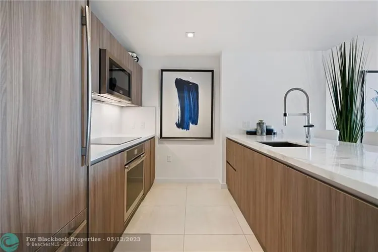 Tiffany House #709 image #6