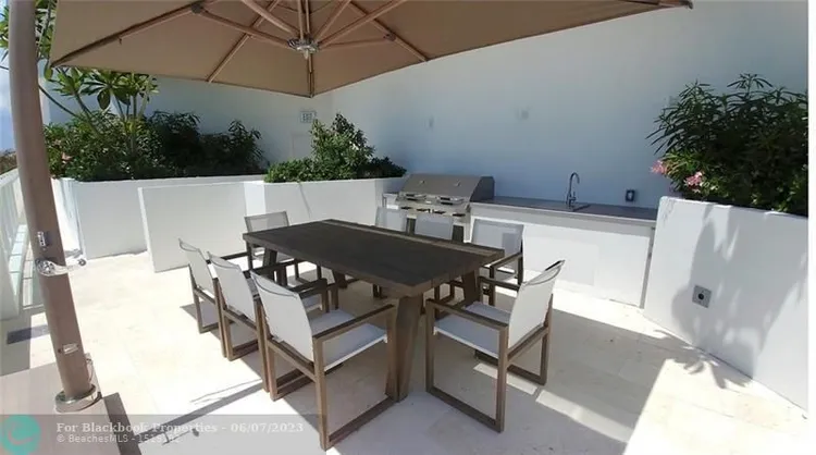 Tiffany House #707 image #24