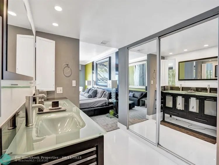 Regency Towers #101 image #21