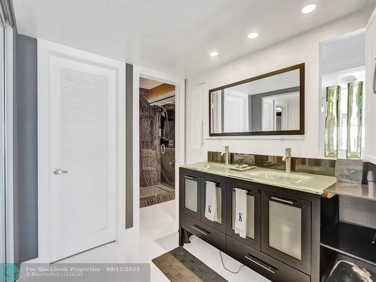 Regency Towers #101 image #22