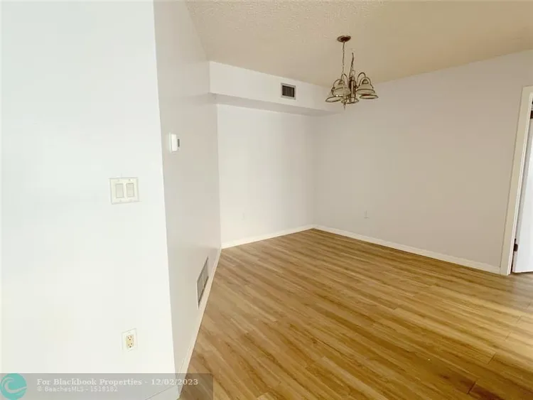 Southpoint Towers #1607N image #7