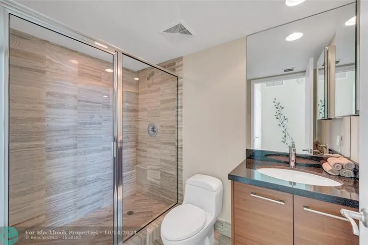 Las Olas Beach Club #1001 image #23