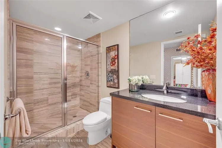 Las Olas Beach Club #1001 image #25