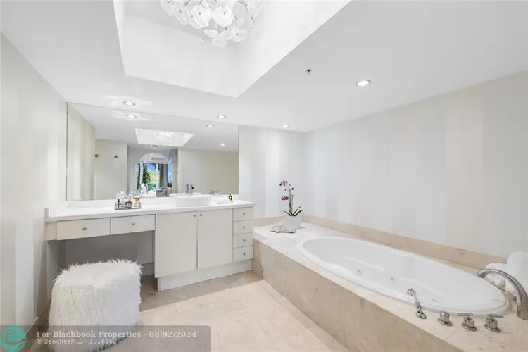 La Rive #401 image #10