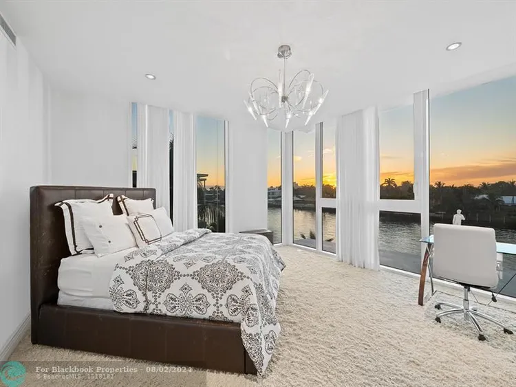 La Rive #401 image #15