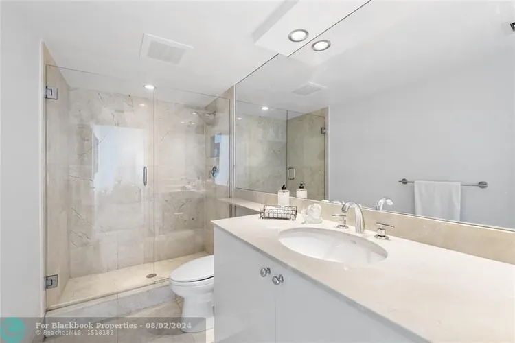 La Rive #401 image #18