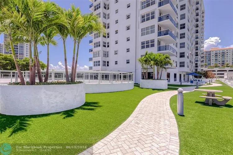 Berkley South #8G image #43