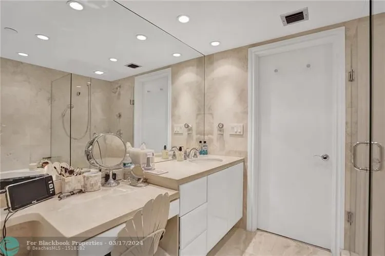 Jockey Club III #1256 image #8