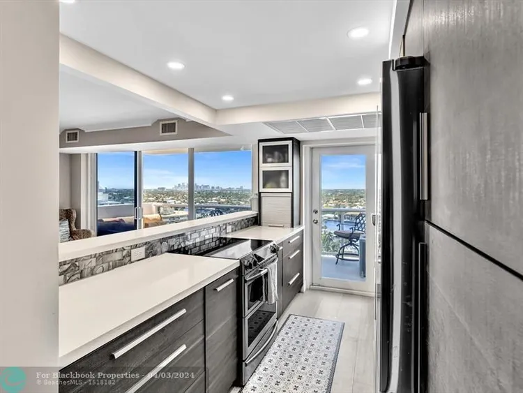 Vantage View #1705 image #23