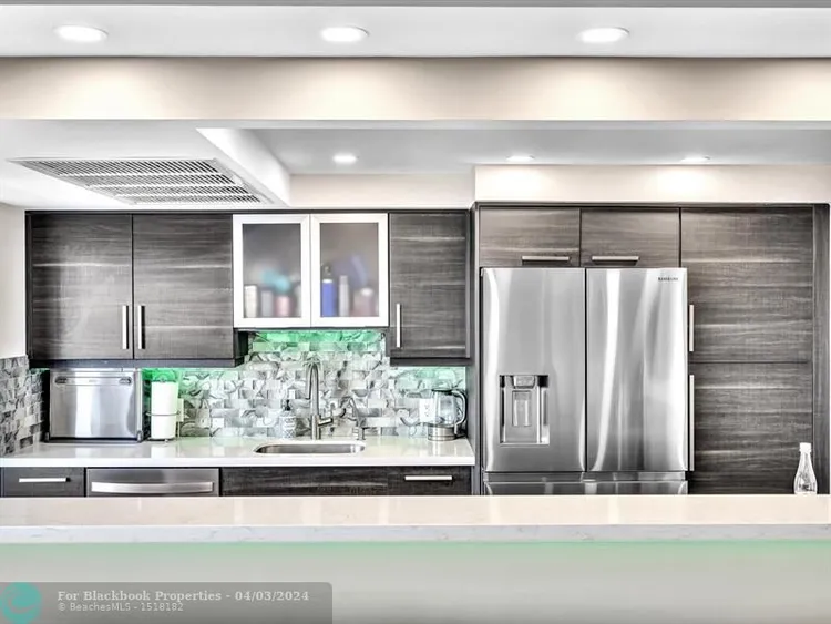 Vantage View #1705 image #24