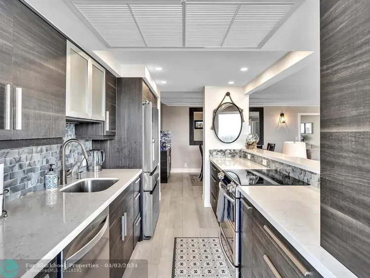 Vantage View #1705 image #26