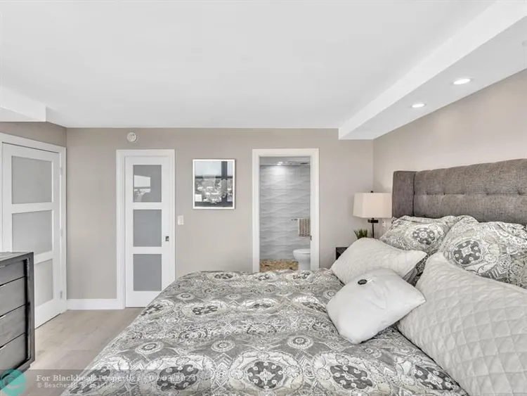 Vantage View #1705 image #28