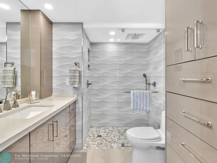 Vantage View #1705 image #29