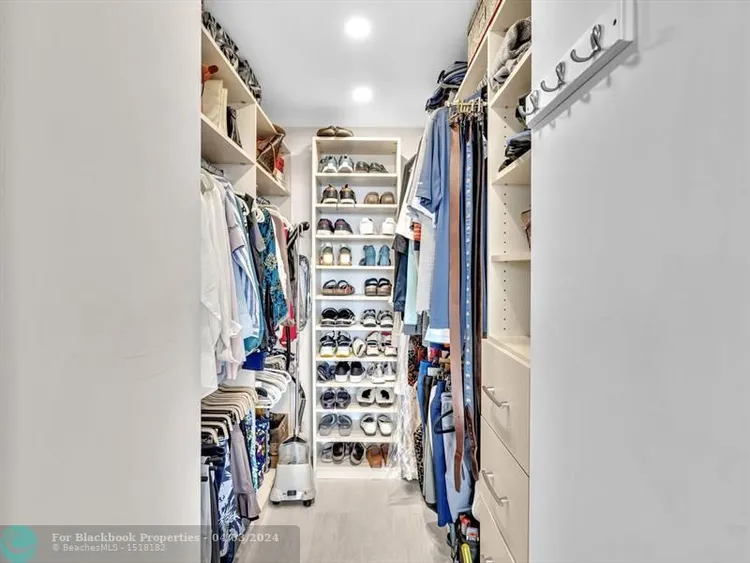 Vantage View #1705 image #30