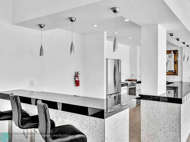 Vantage View #1705 image #40