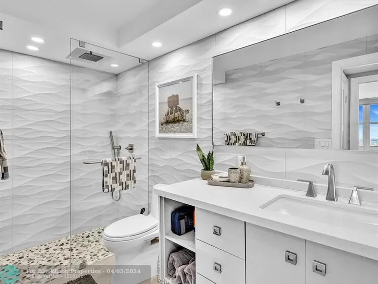 Vantage View #1705 image #6