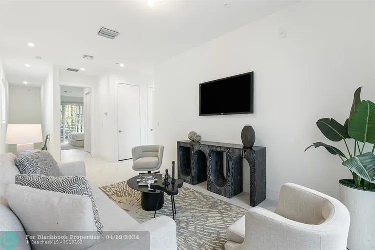 Galleria Lofts #101 image #11