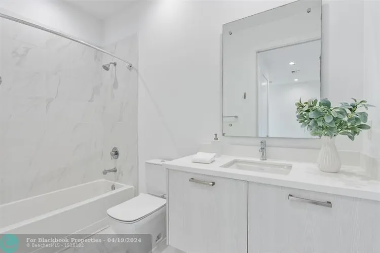 Galleria Lofts #101 image #18