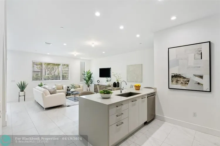 Galleria Lofts #101 image #6