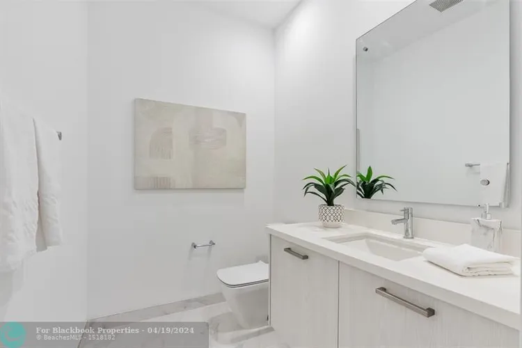 Galleria Lofts #101 image #8