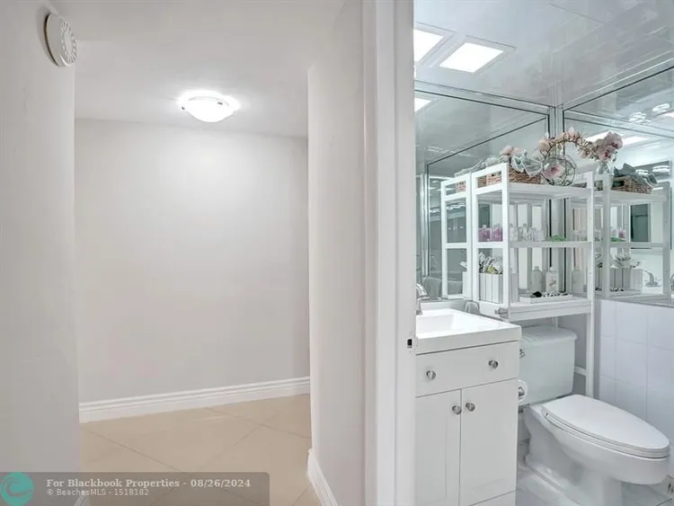 Regency Towers #1406 image #22