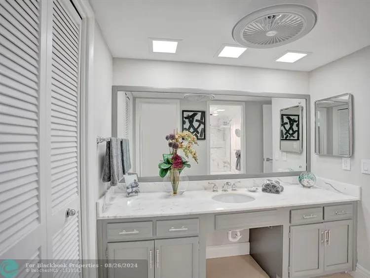 Regency Towers #1406 image #23