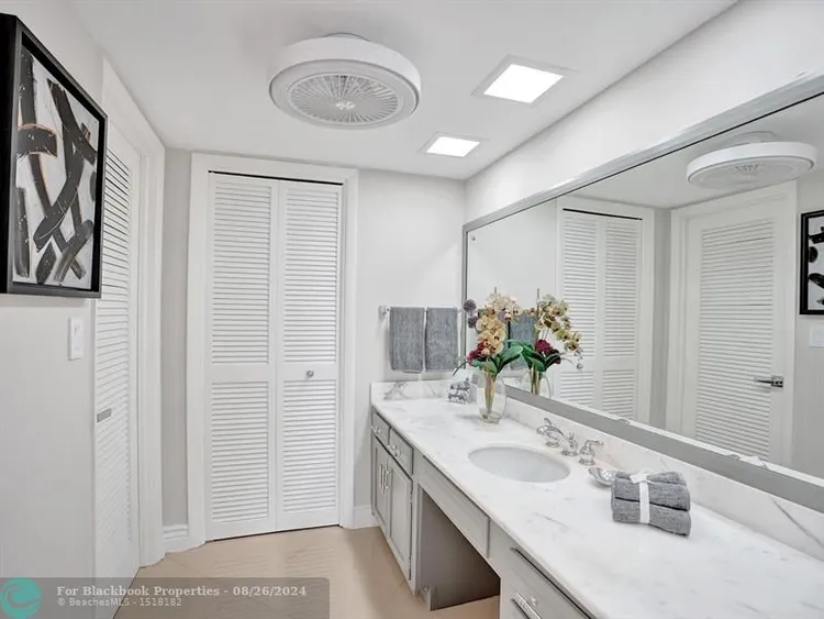 Regency Towers #1406 image #24