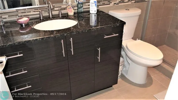 Galt Towers #10S image #17