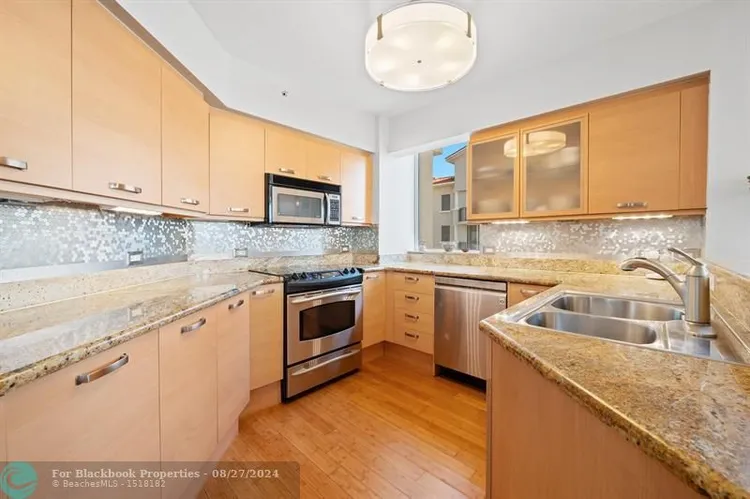 The Vue #1505 image #10