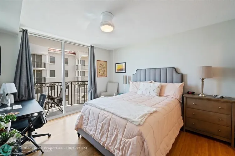 The Vue #1505 image #20