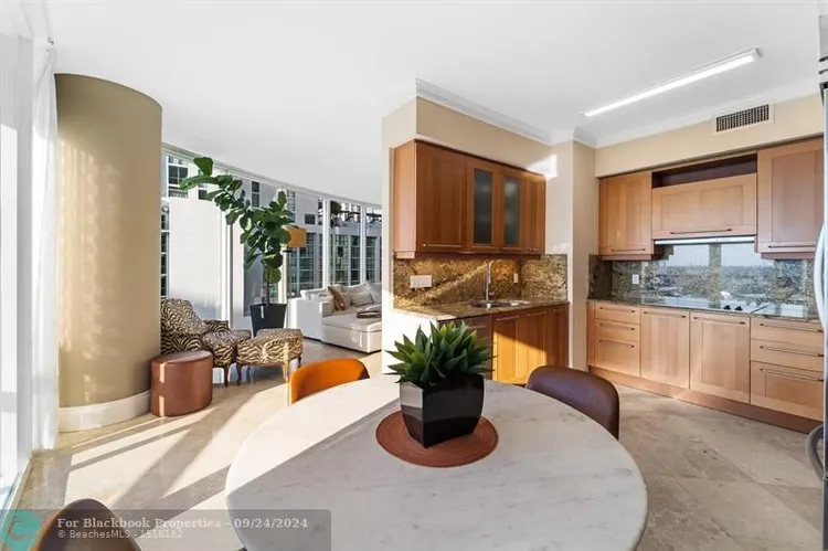 Las Olas River House #1402 image #12