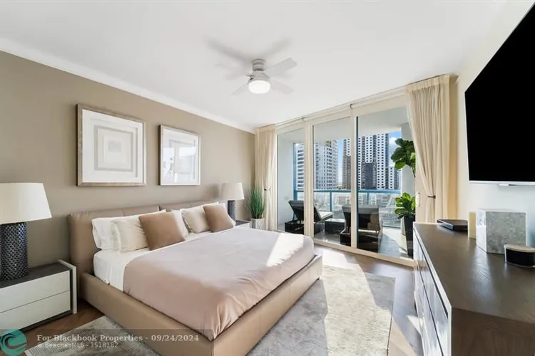 Las Olas River House #1402 image #14