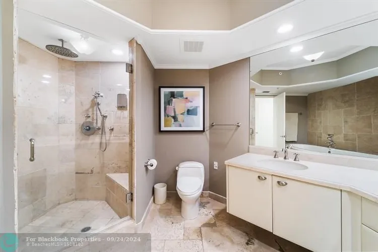 Las Olas River House #1402 image #18