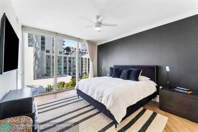 Las Olas River House #1402 image #19