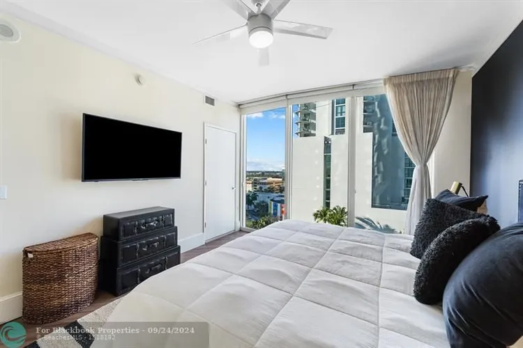 Las Olas River House #1402 image #20