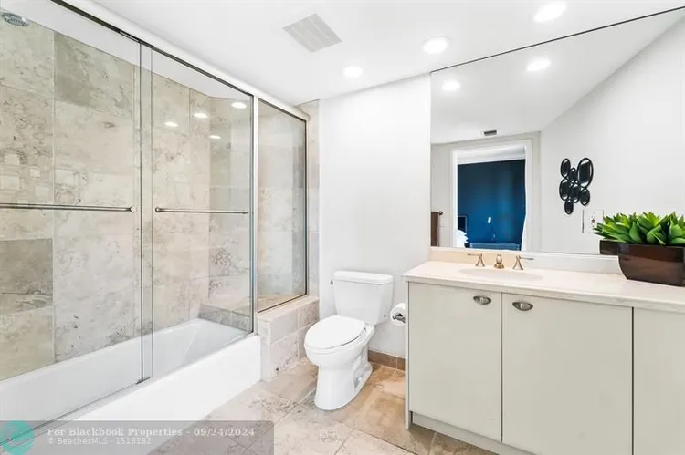 Las Olas River House #1402 image #21