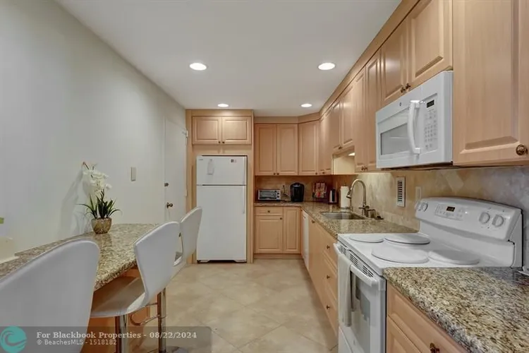 Galt Towers #12M image #8