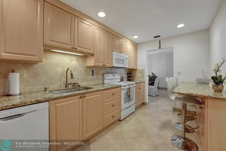 Galt Towers #12M image #9