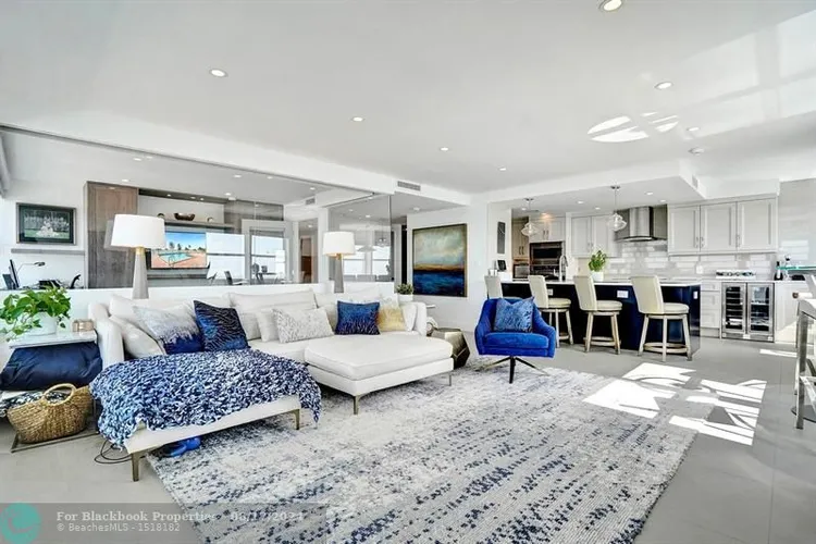 Hollywood Towers #1107 image #14