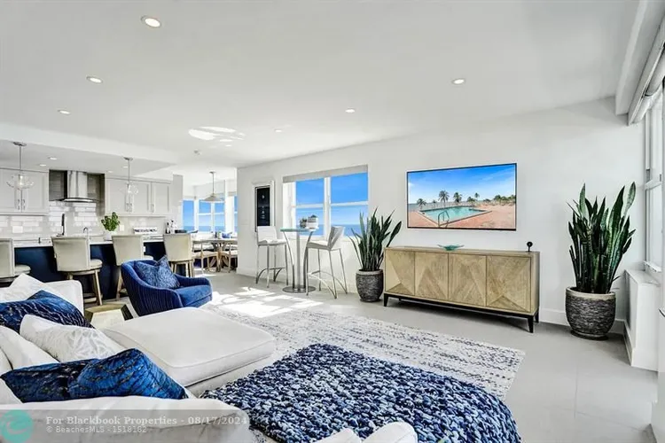 Hollywood Towers #1107 image #15