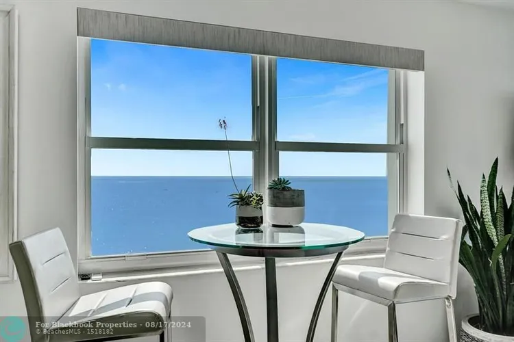 Hollywood Towers #1107 image #16