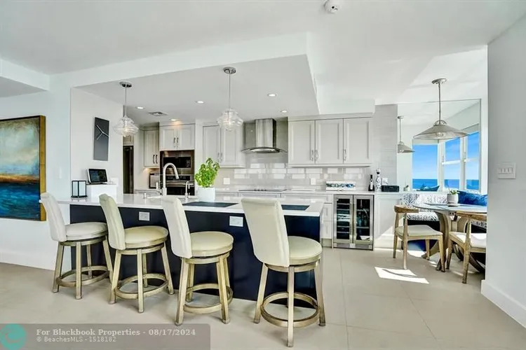 Hollywood Towers #1107 image #17