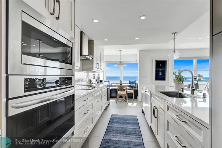 Hollywood Towers #1107 image #19