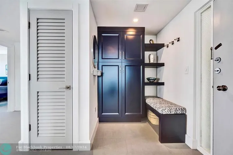 Hollywood Towers #1107 image #22