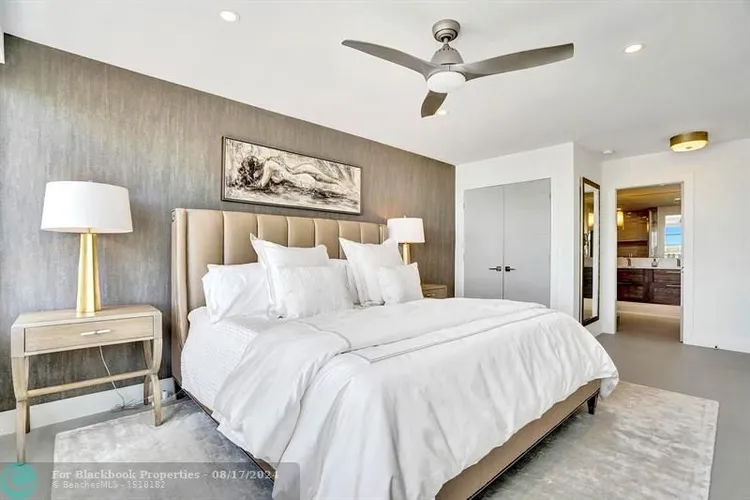 Hollywood Towers #1107 image #25