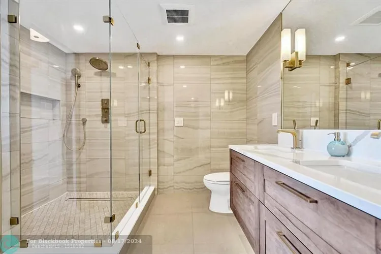 Hollywood Towers #1107 image #27