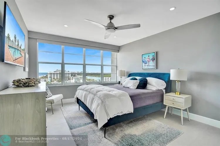 Hollywood Towers #1107 image #28